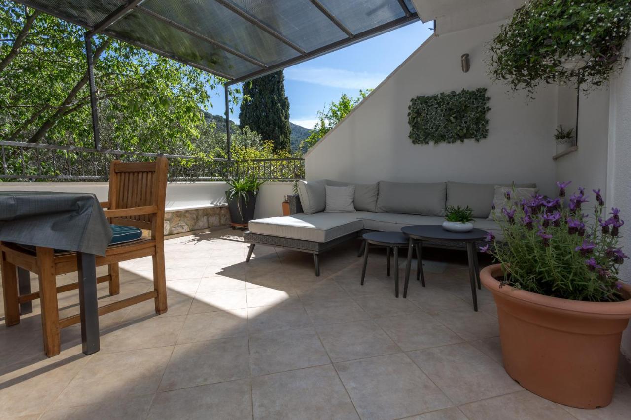 Mamma Mia Apartments-City Center Hvar Town Bagian luar foto