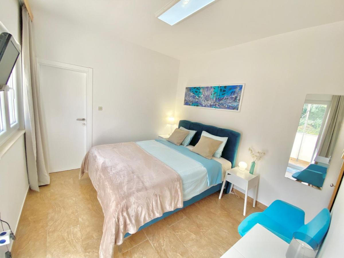 Mamma Mia Apartments-City Center Hvar Town Bagian luar foto