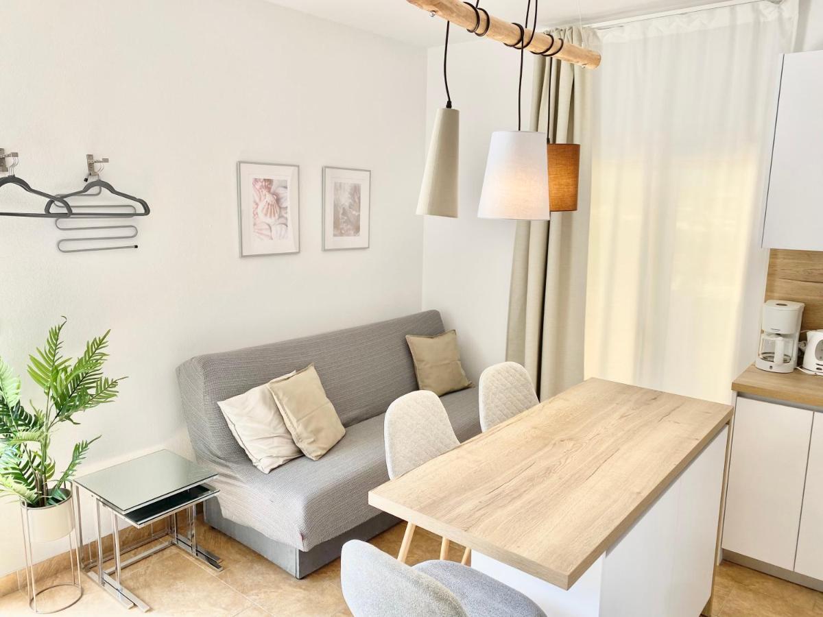 Mamma Mia Apartments-City Center Hvar Town Bagian luar foto