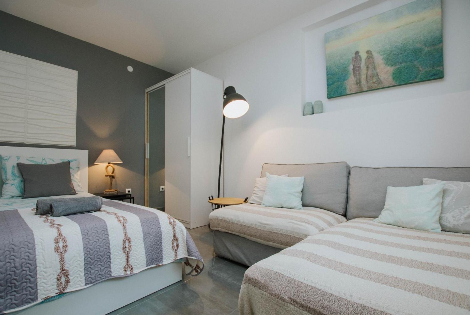 Mamma Mia Apartments-City Center Hvar Town Bagian luar foto