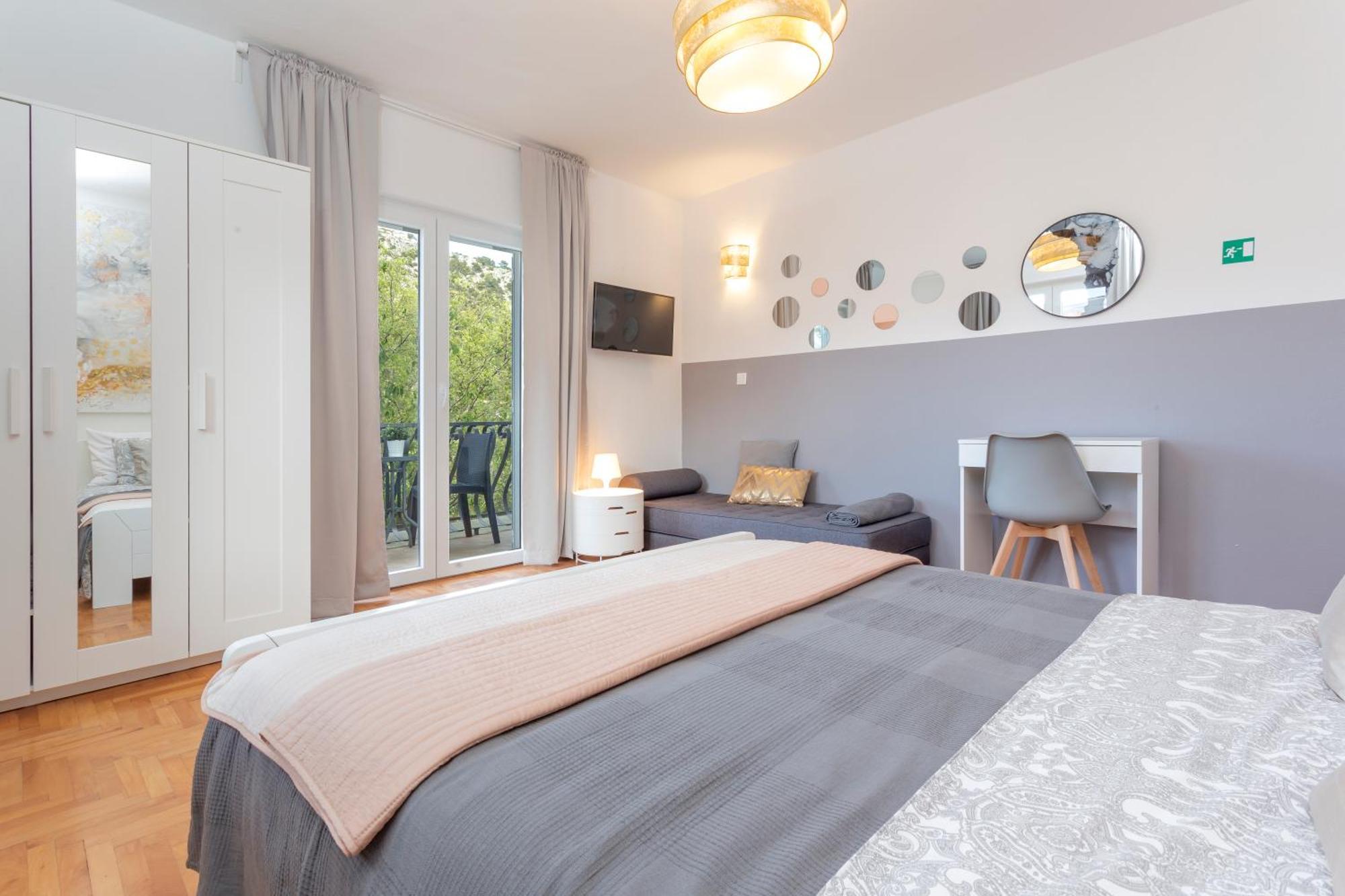 Mamma Mia Apartments-City Center Hvar Town Bagian luar foto