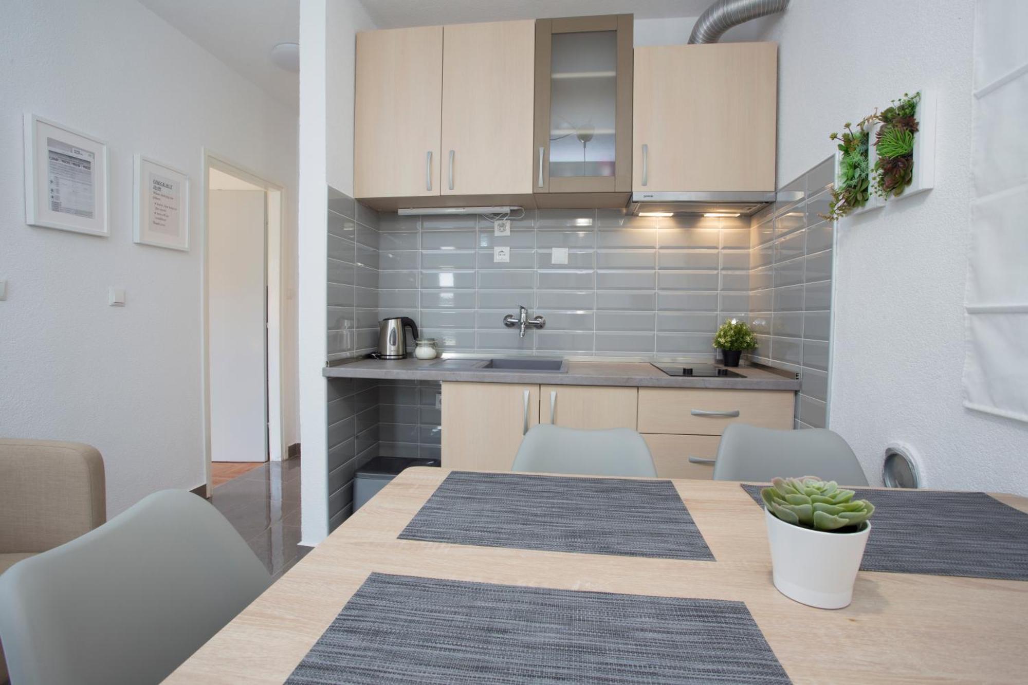 Mamma Mia Apartments-City Center Hvar Town Bagian luar foto