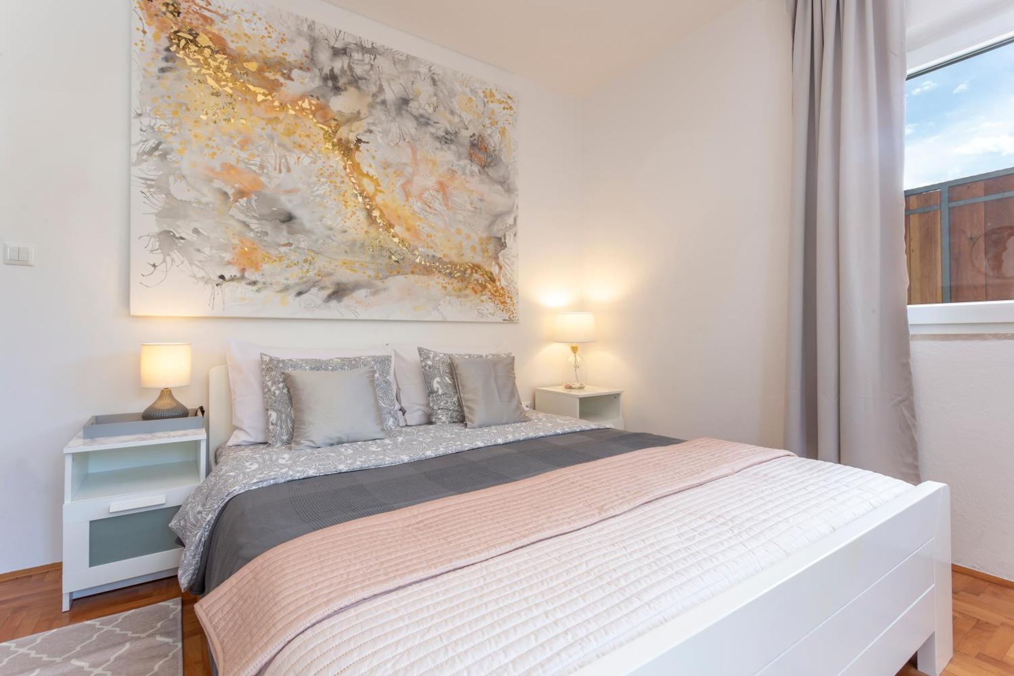 Mamma Mia Apartments-City Center Hvar Town Bagian luar foto