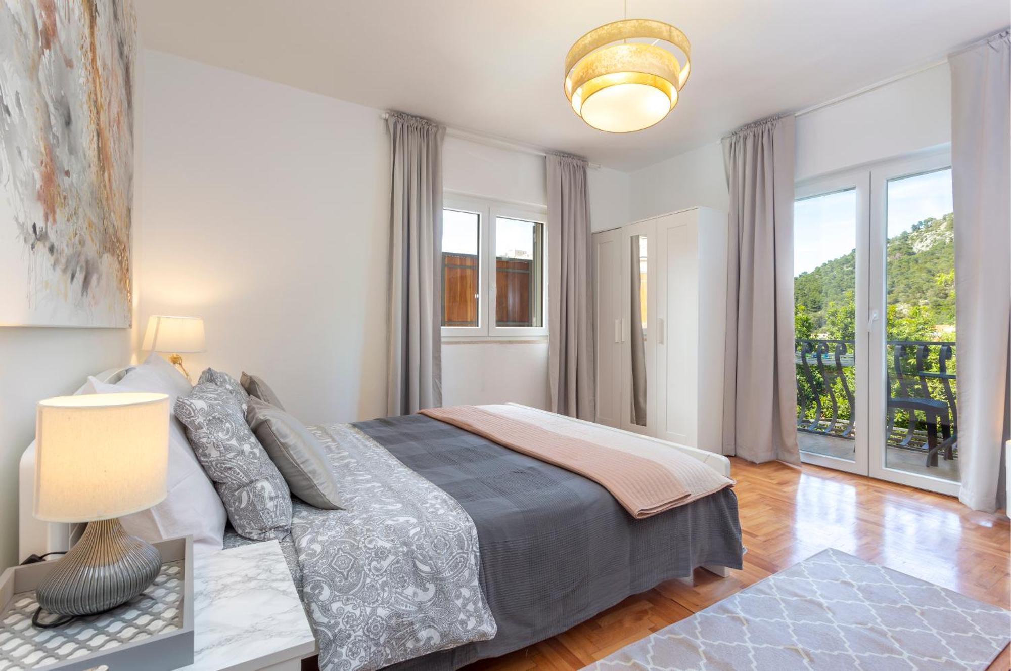 Mamma Mia Apartments-City Center Hvar Town Bagian luar foto