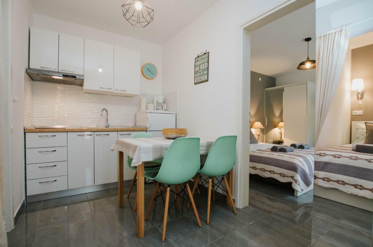 Mamma Mia Apartments-City Center Hvar Town Bagian luar foto